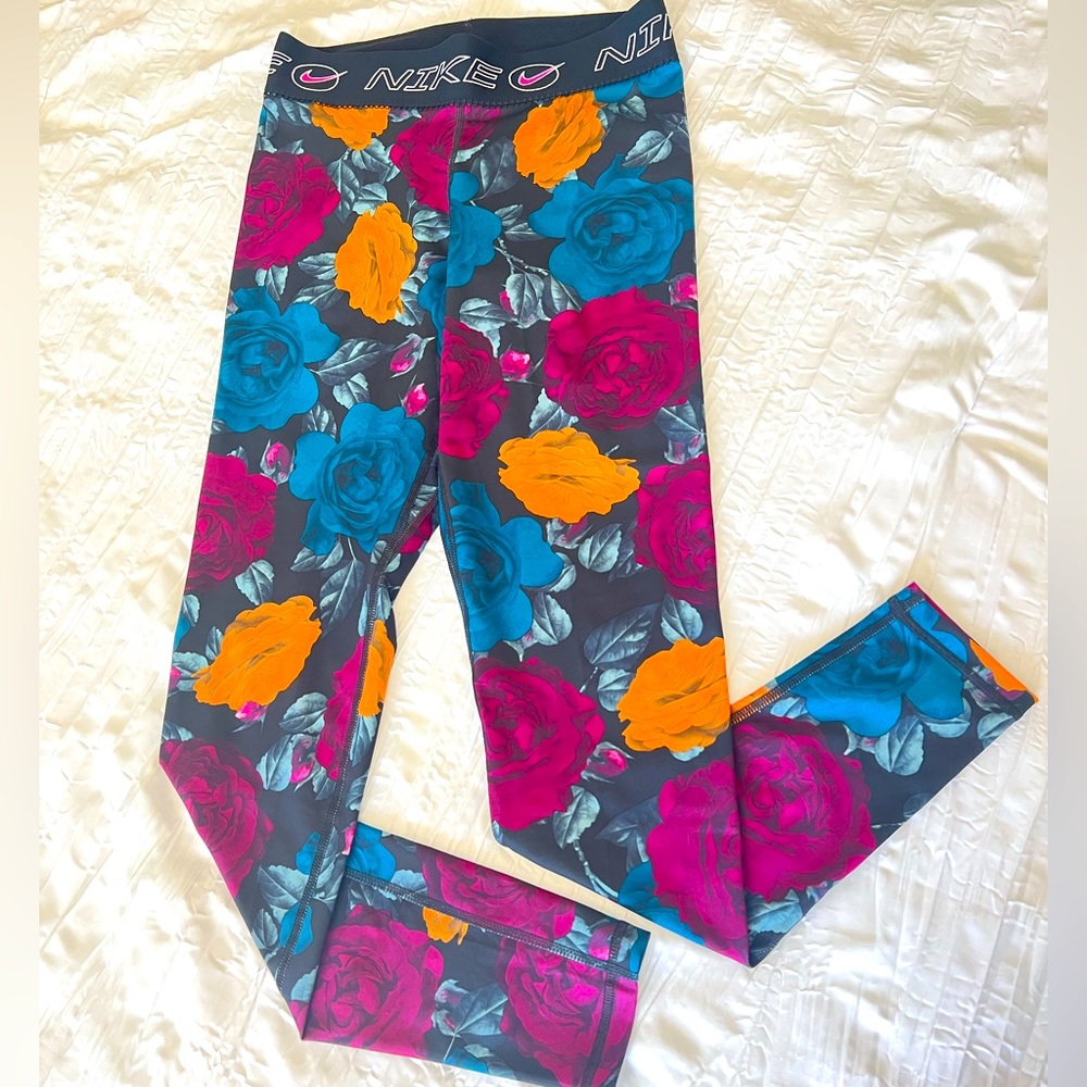 Nike Women’s Running leggings in size Small